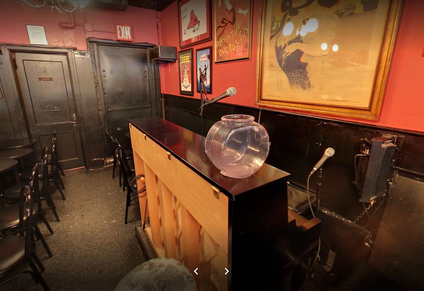 It’s always nine o’ clock on a Saturday: Brandy’s Piano Bar image 2