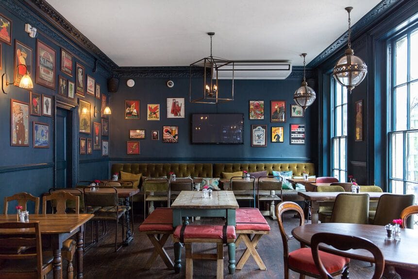 inside the London Bridge bar Bunch of Grapes pub