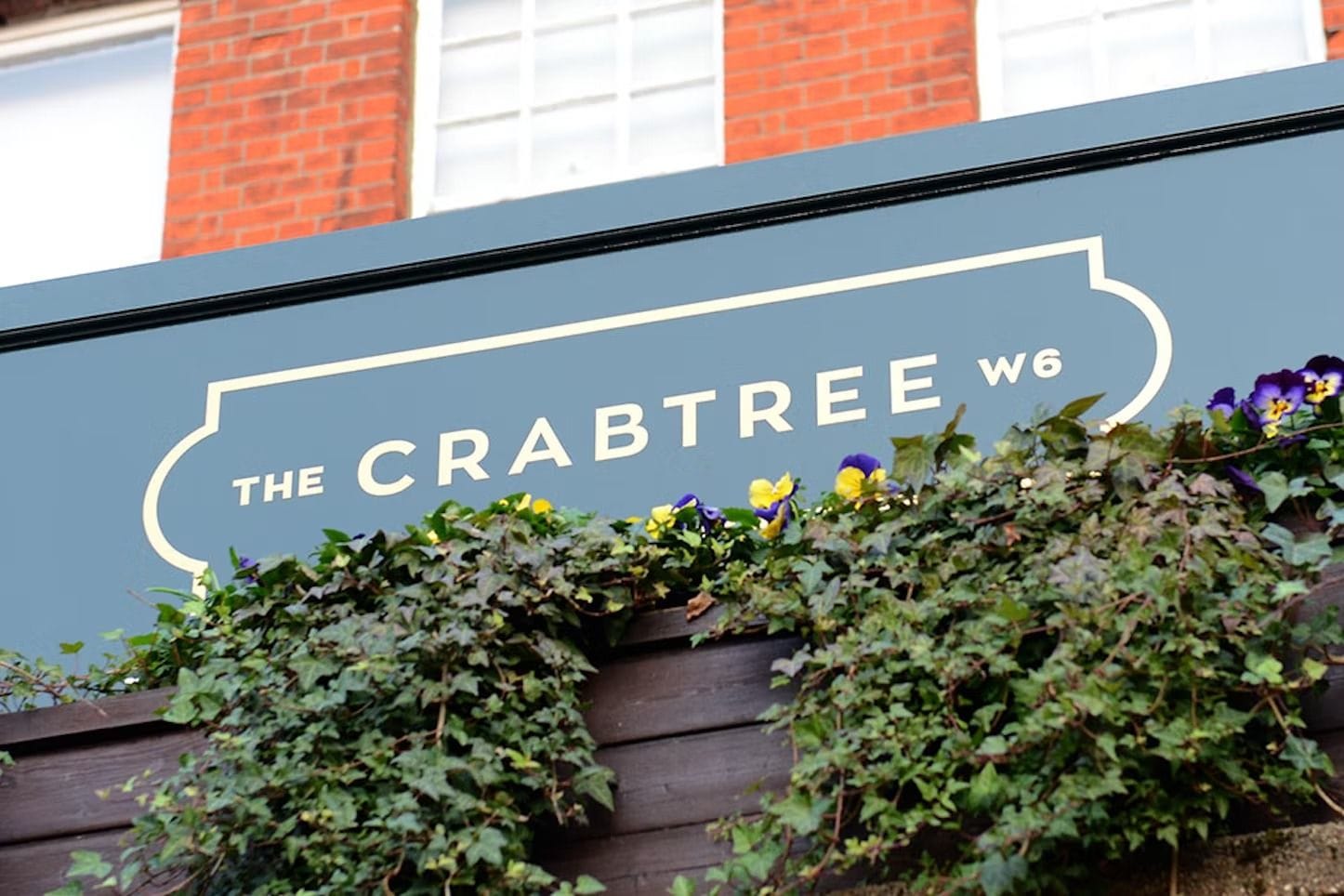 You won't have a 'crabby' time at this London beer garden: The Crabtree1