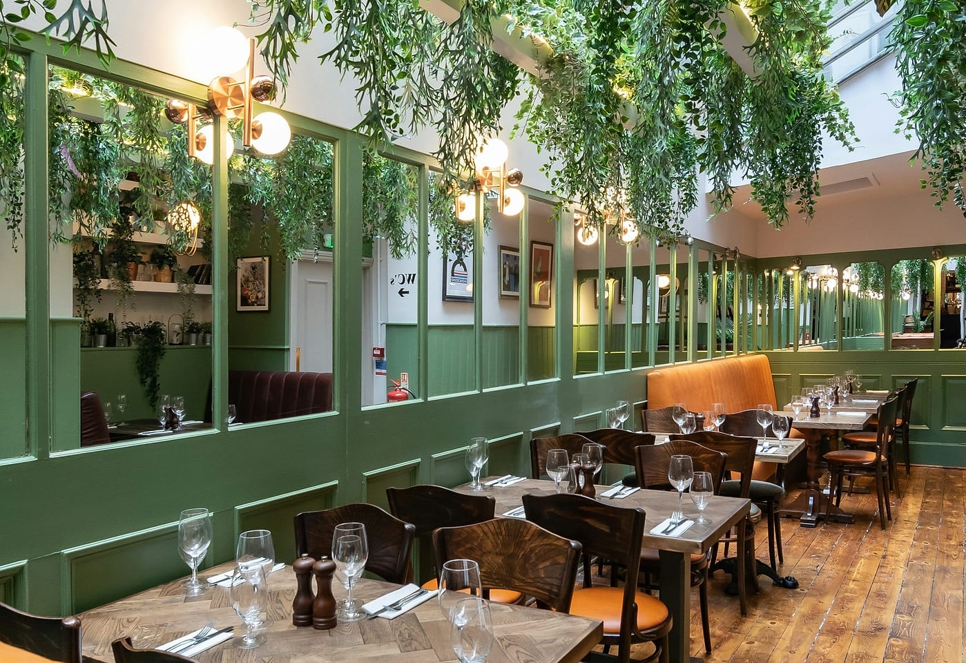 dalys wine bar embankment london