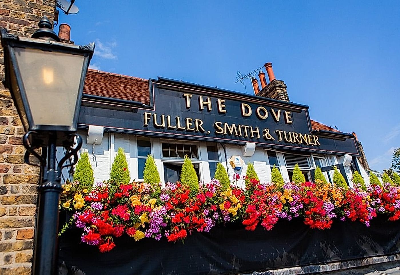 exterior of the dove hammersmith london bar