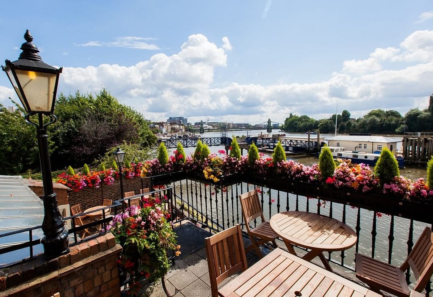 terrace balcony at the dove hammersmith london bar