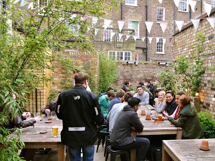 The London beer garden full of good surprises: Earl of Essex1