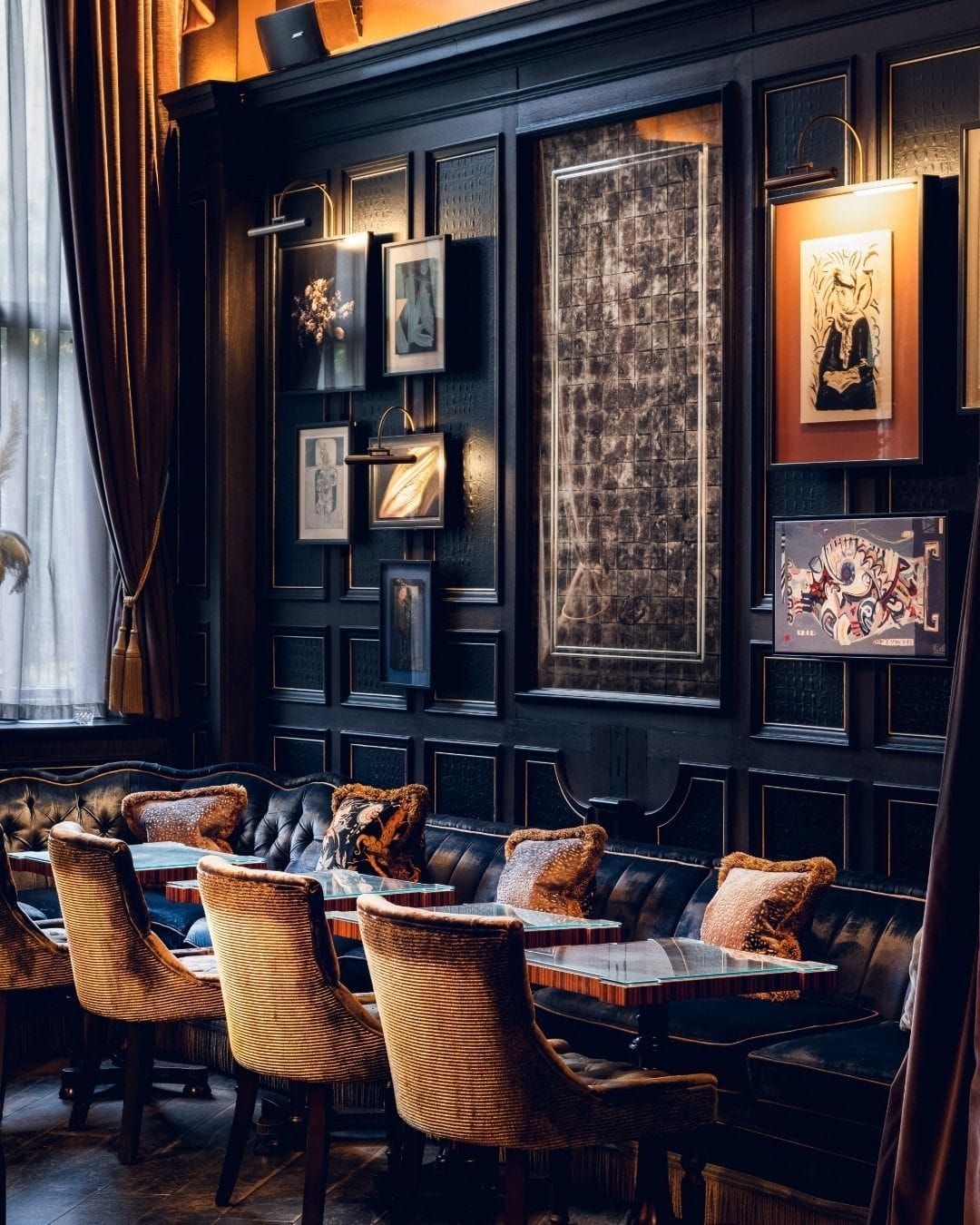 interior of fitz bar bloomsbury bar