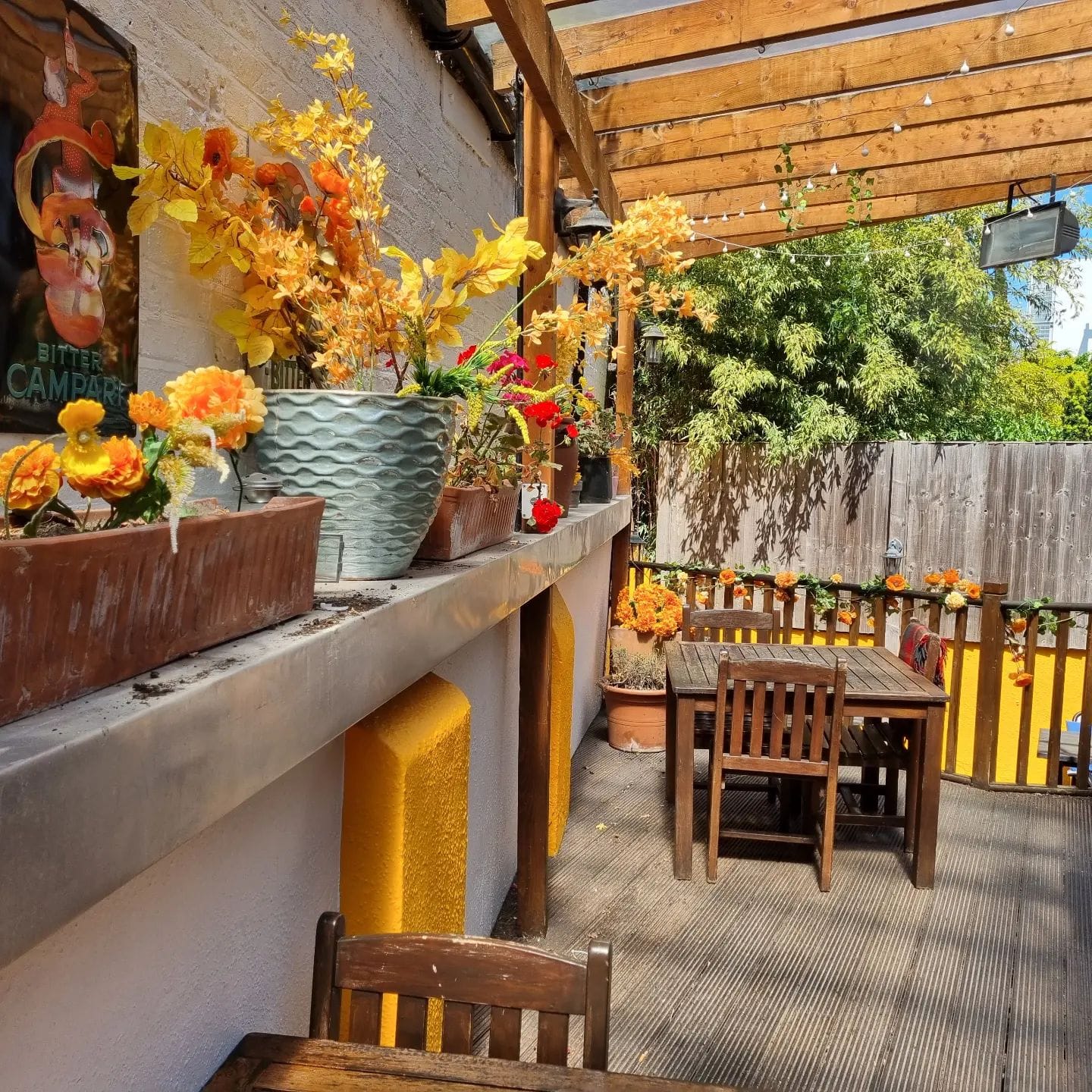 beer garden at the foxglove freehouse in islington london