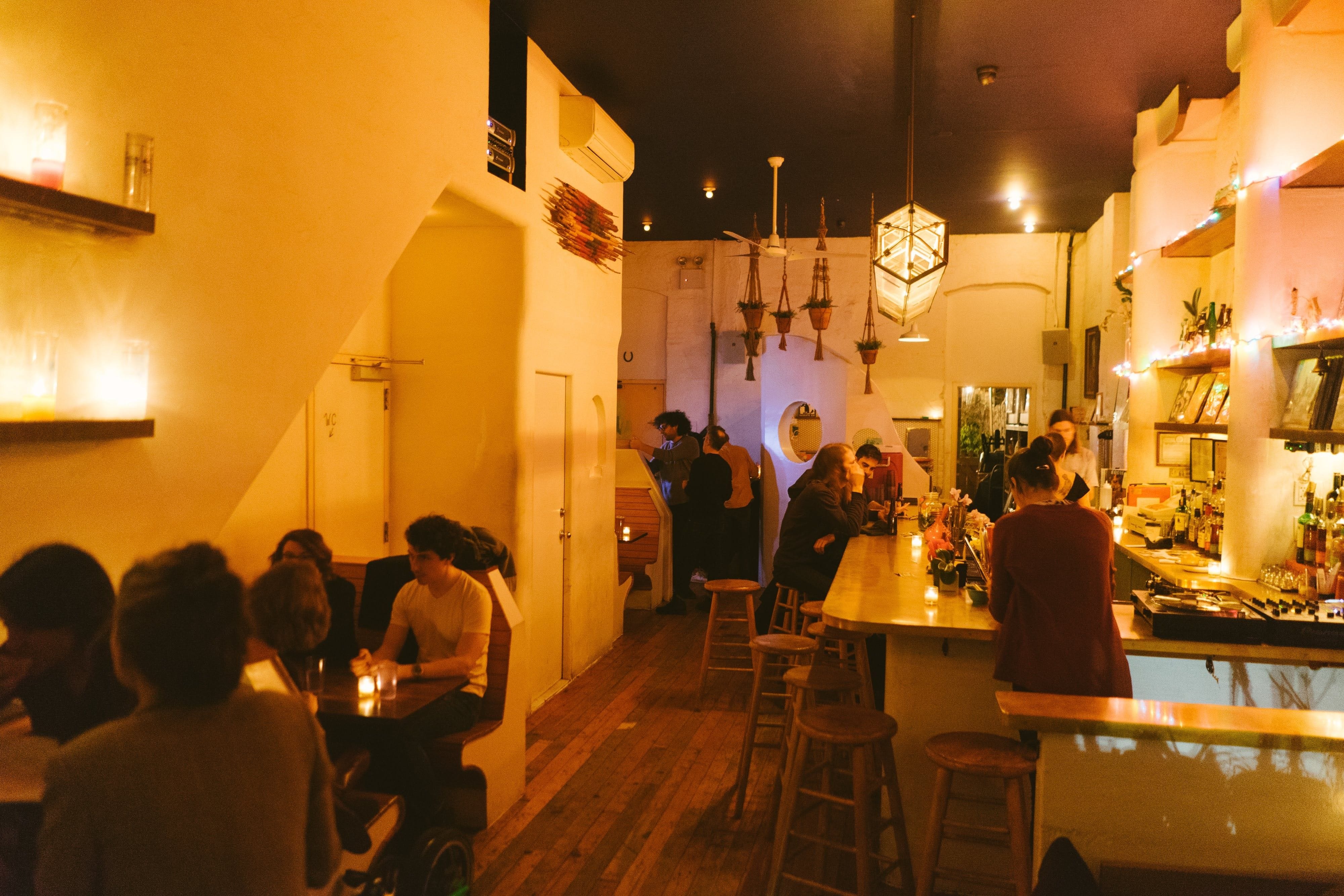 Party with your acquaintances and romantic interests: Friends and Lovers image 3