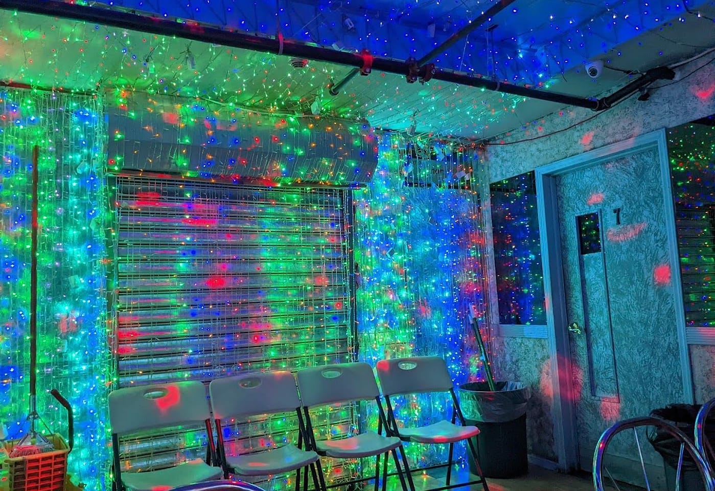 A simple, authentic karaoke den: Gagopa Karaoke 1