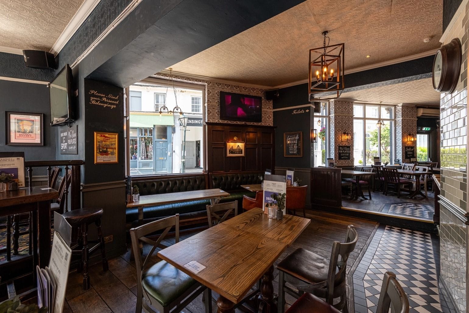 interior of the gloucester arms south kensington london bar