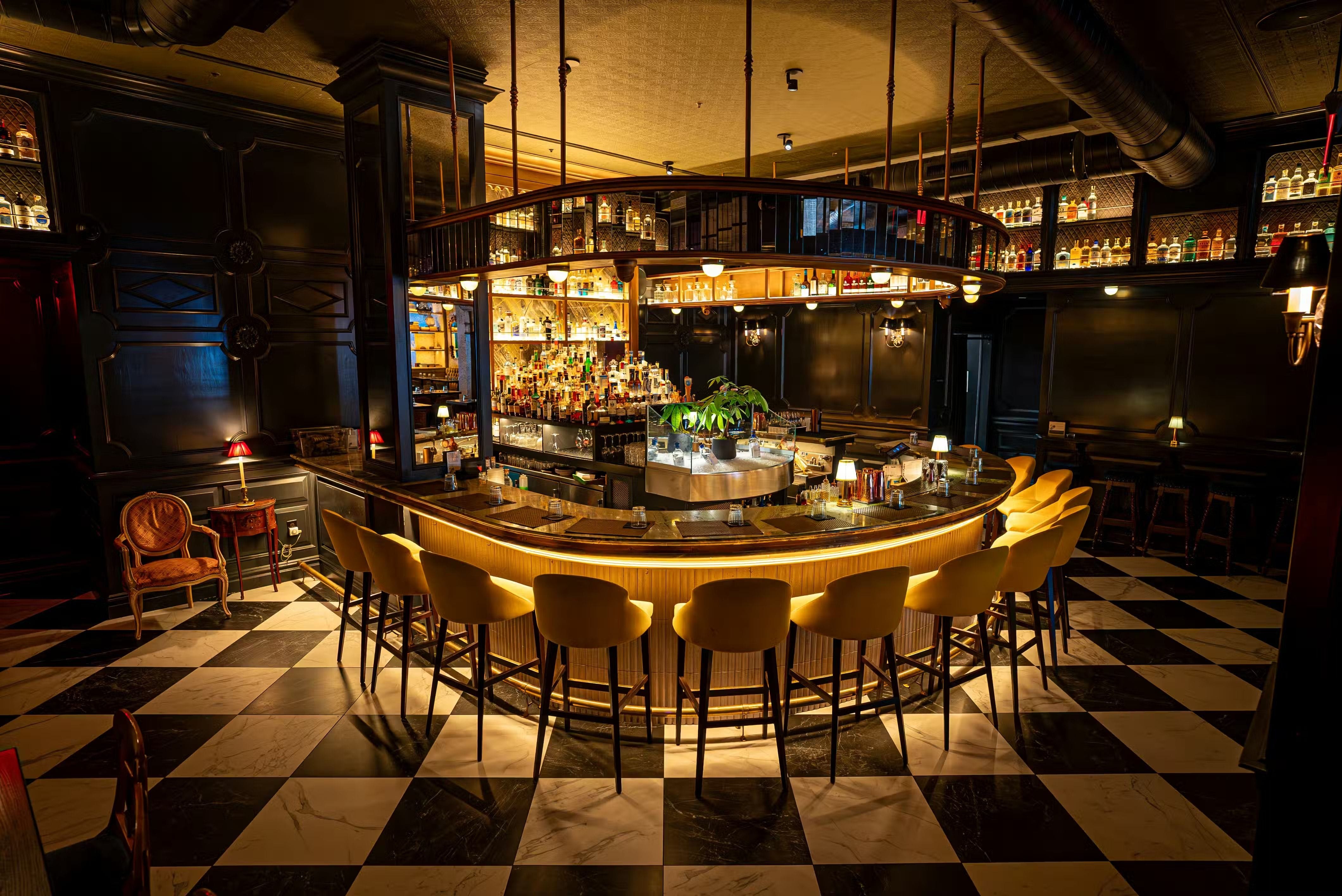 Gin cocktails galore: Ivory Peacock image 2