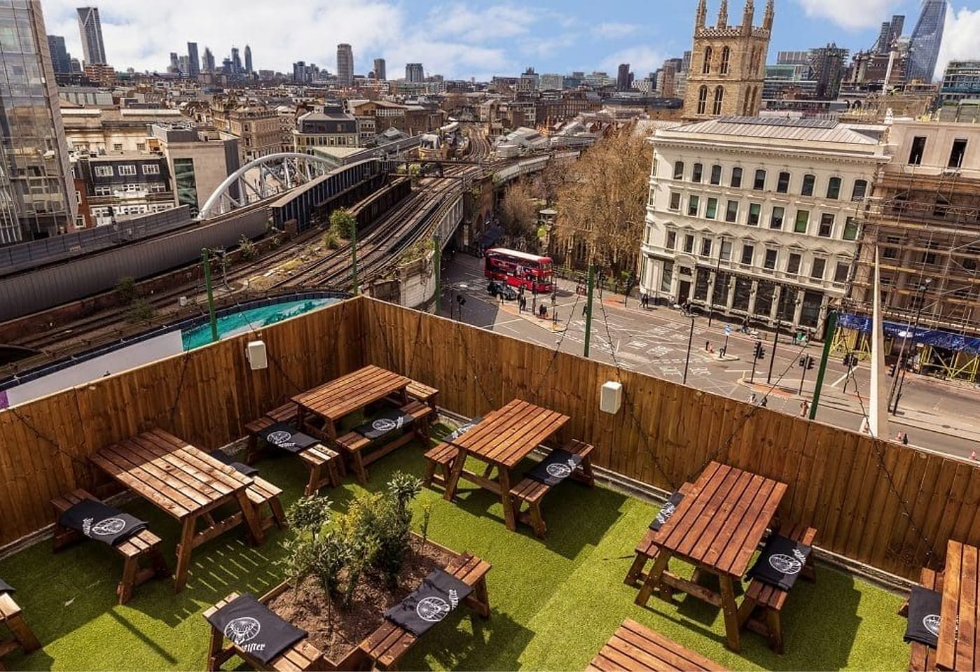 An outdoor bar with cool views: London Bridge Rooftop image 2
