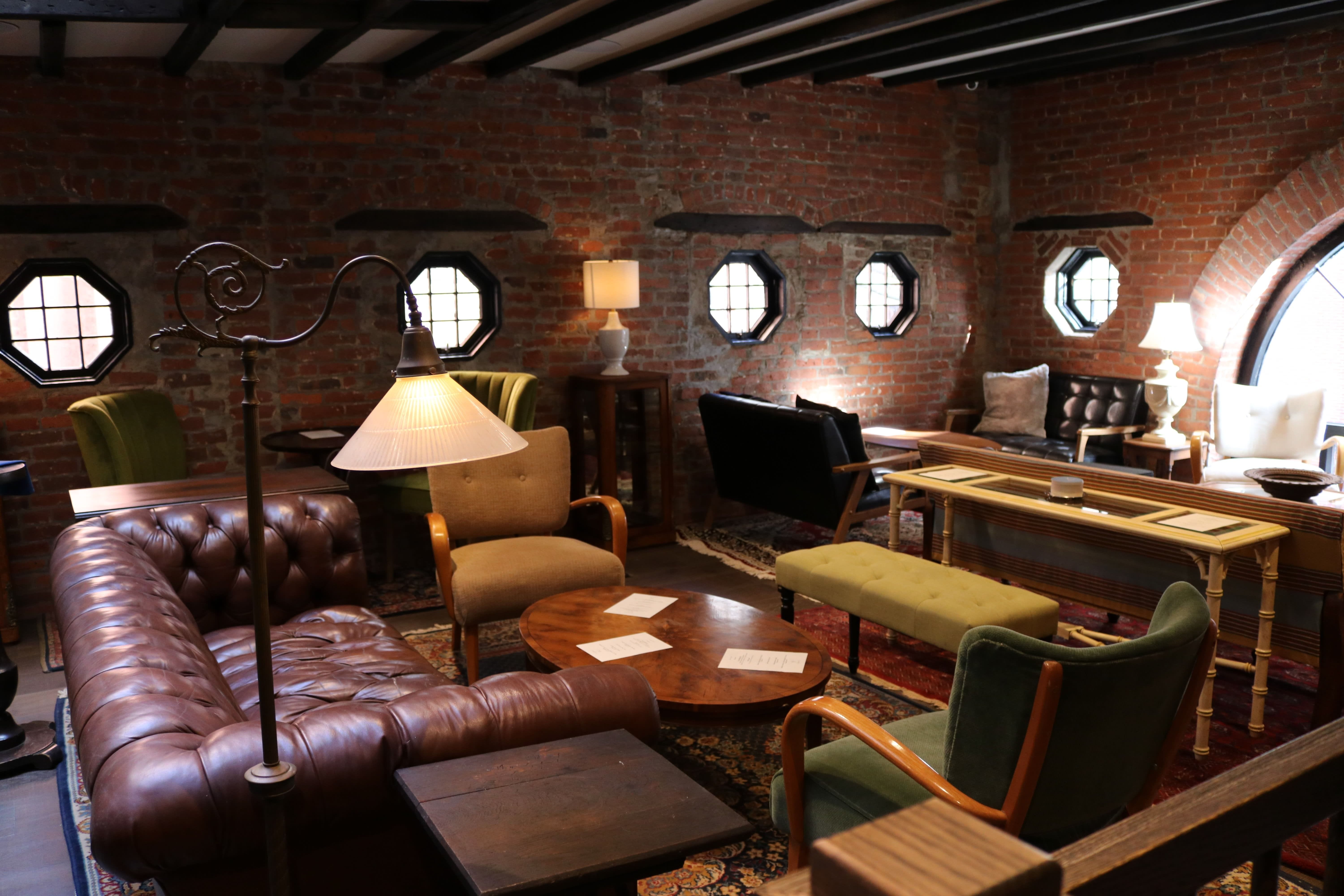 interior of martinys new york city bar