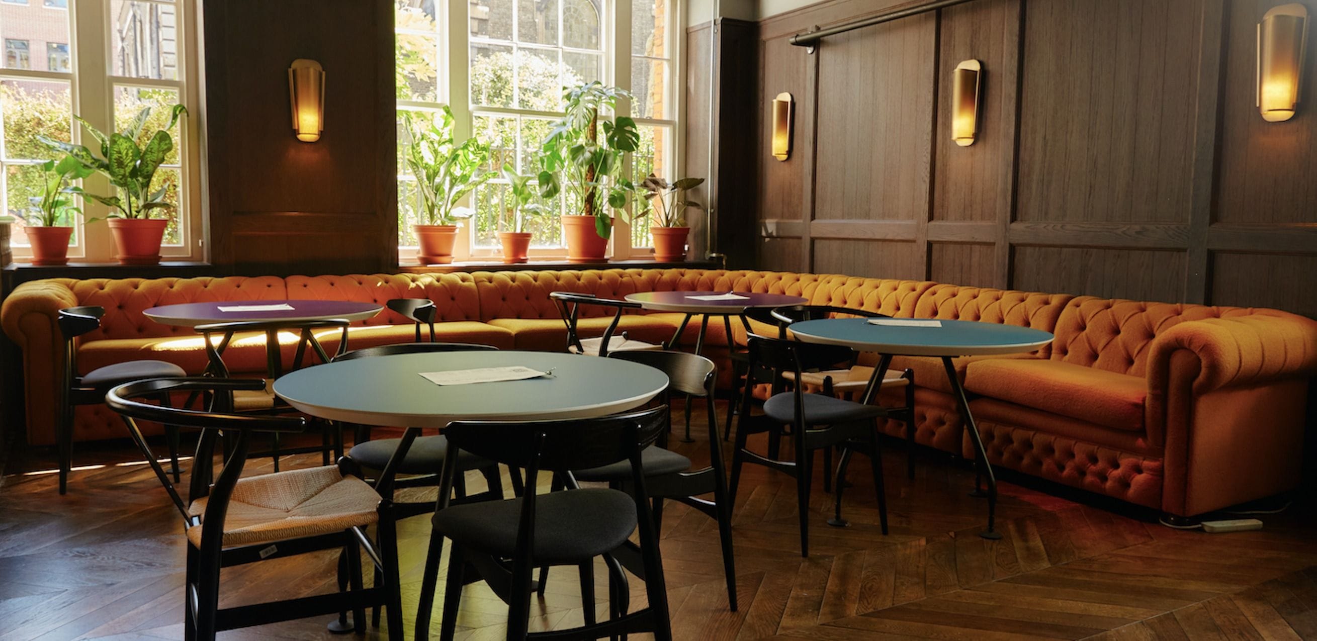 interior of neon194 green park bar london