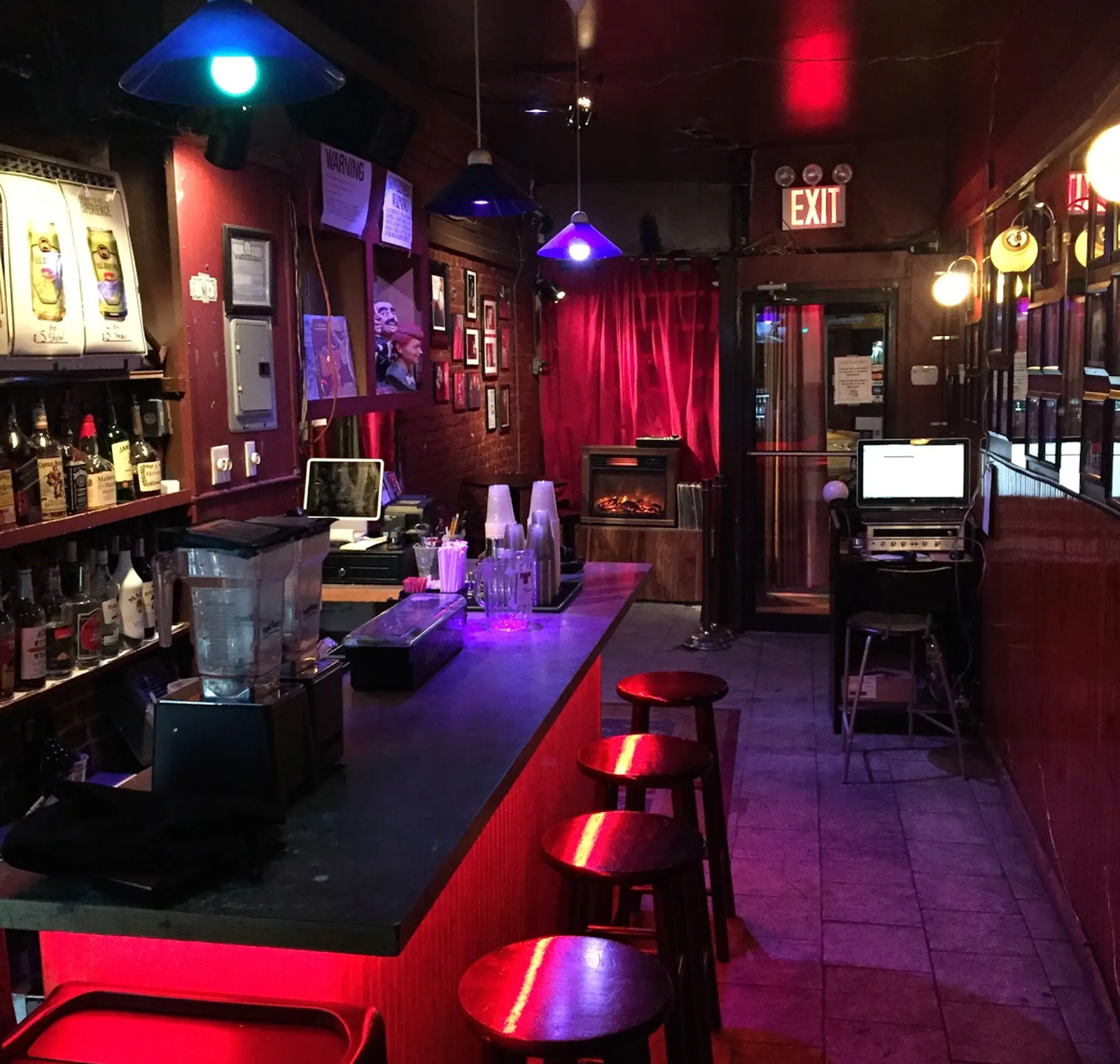 The bar at New York Comedy Club Midtown.