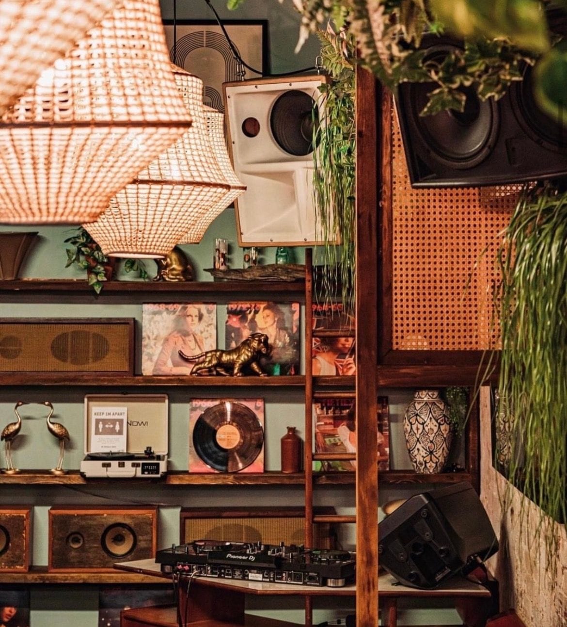 nine lives London bridge London