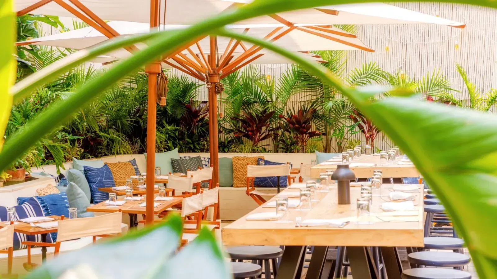 outdoor bars gilligans manhattan