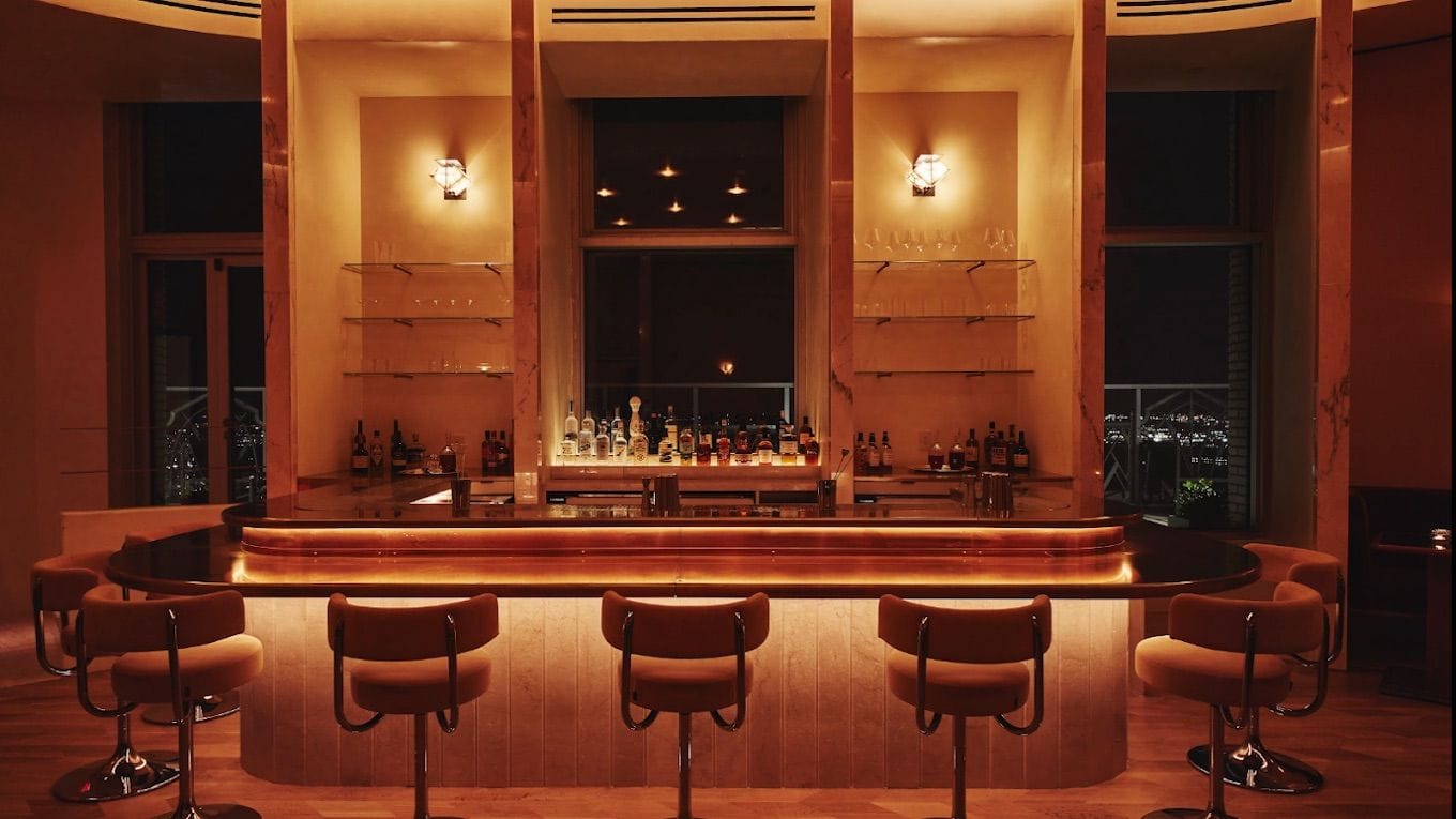 A FiDi, sky-high bar with a view of the fireworks: Overstory1