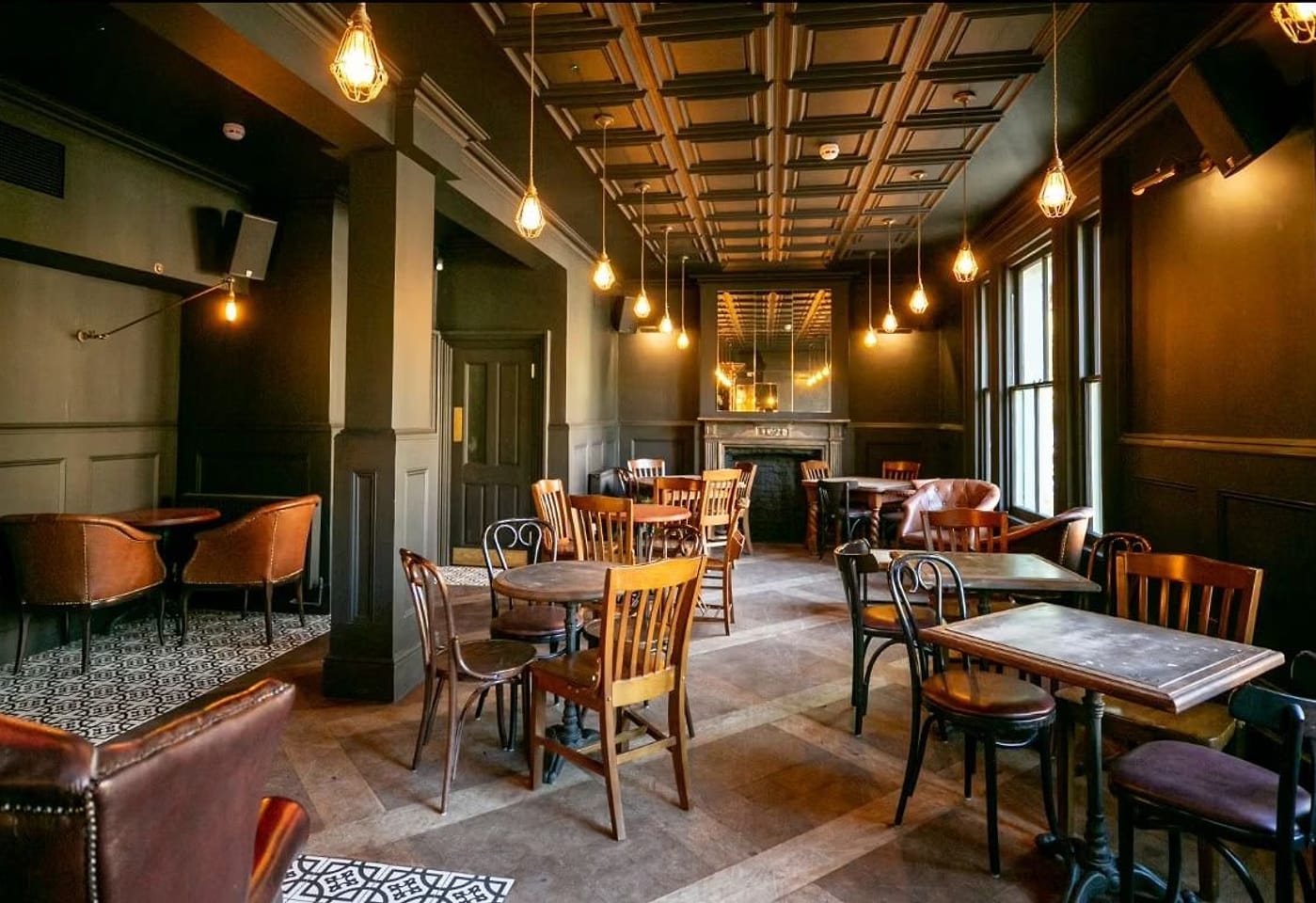 owl and hitchhiker holloway north london party venues