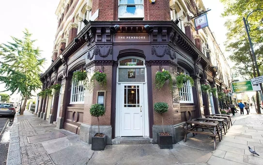 exterior of the pembroke earls court london bar