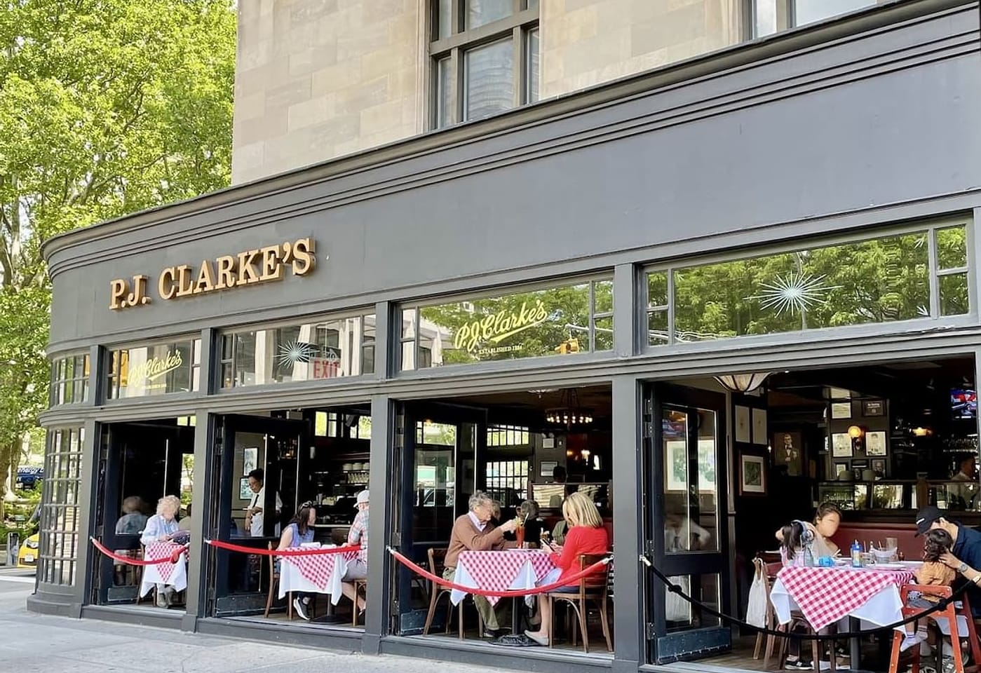 pj clarke's new york city business lunch restaurant private events nyc