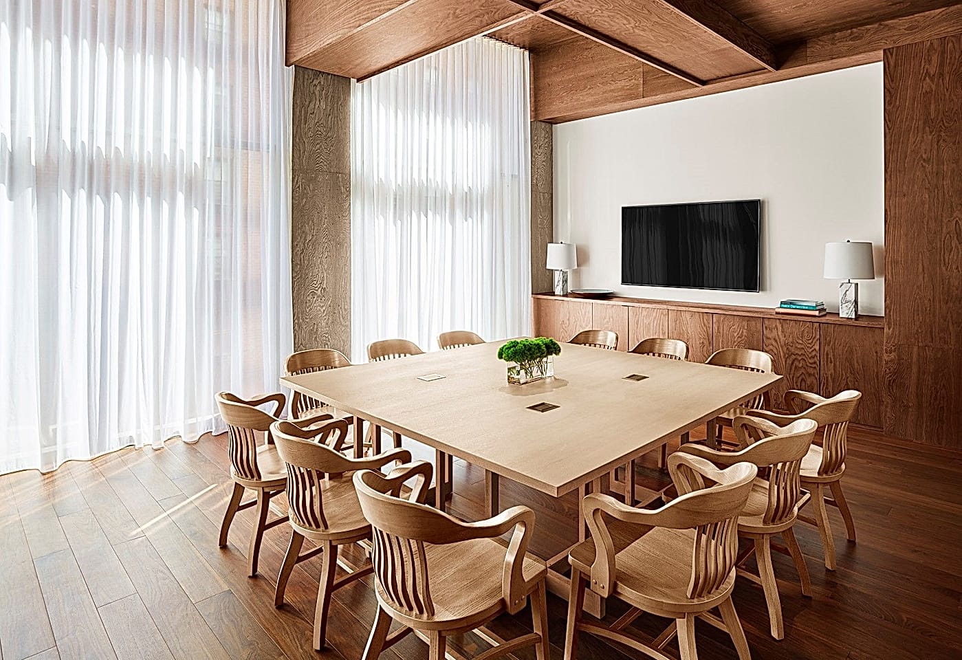 Modern meeting rooms in the Lower East Side: Public Hotel1