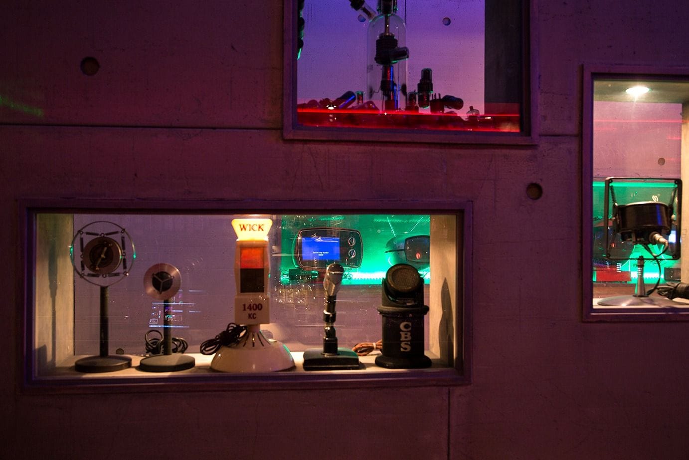 A nostalgic karaoke spot for music lovers: Radio Star image 2