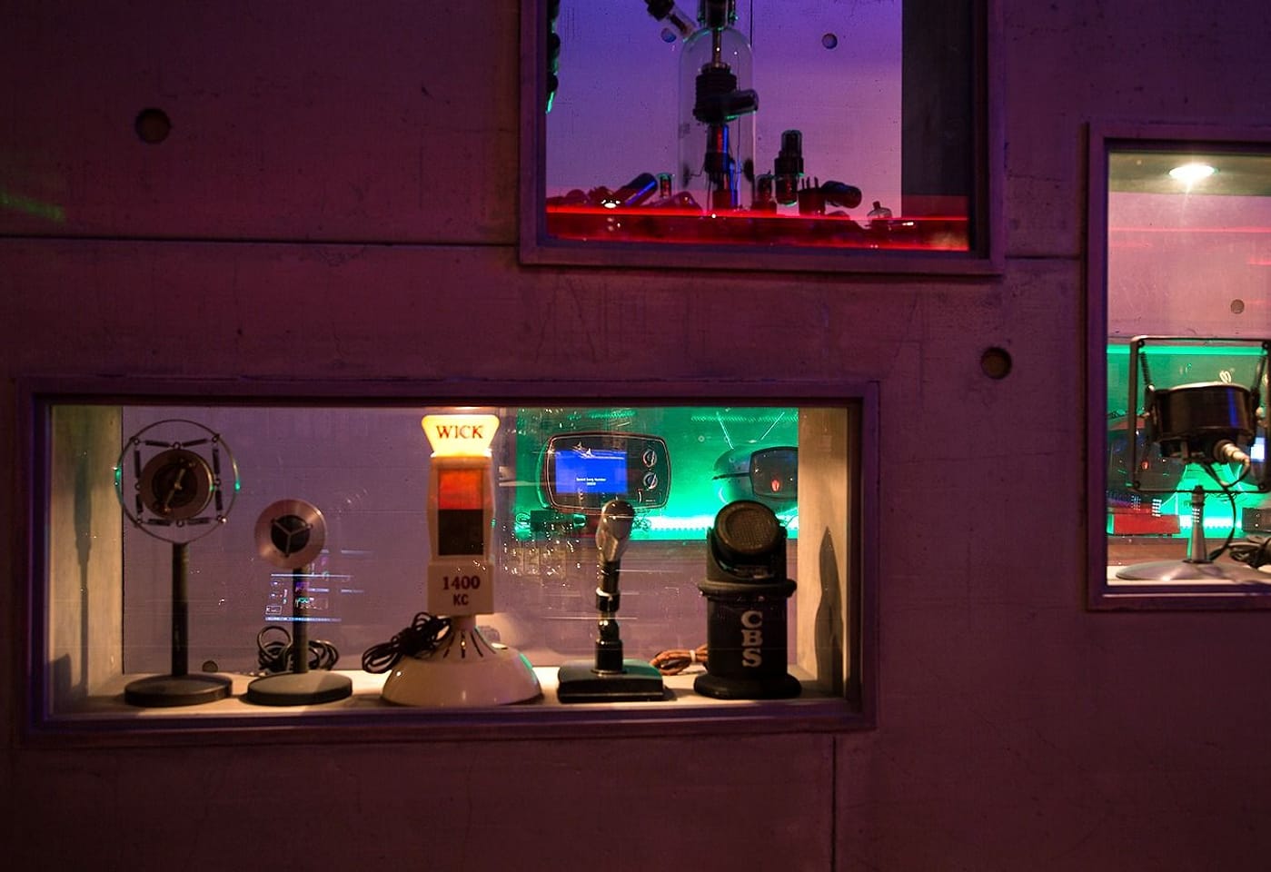 A nostalgic karaoke spot for music lovers: Radio Star image 2