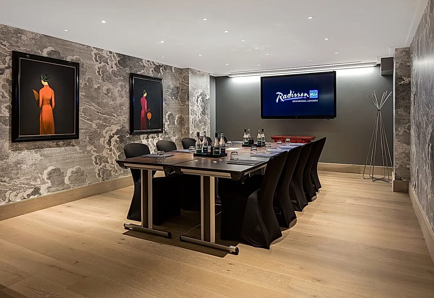 private suite meeting room at the radisson blu edwardian hampshire hotel in leicester square