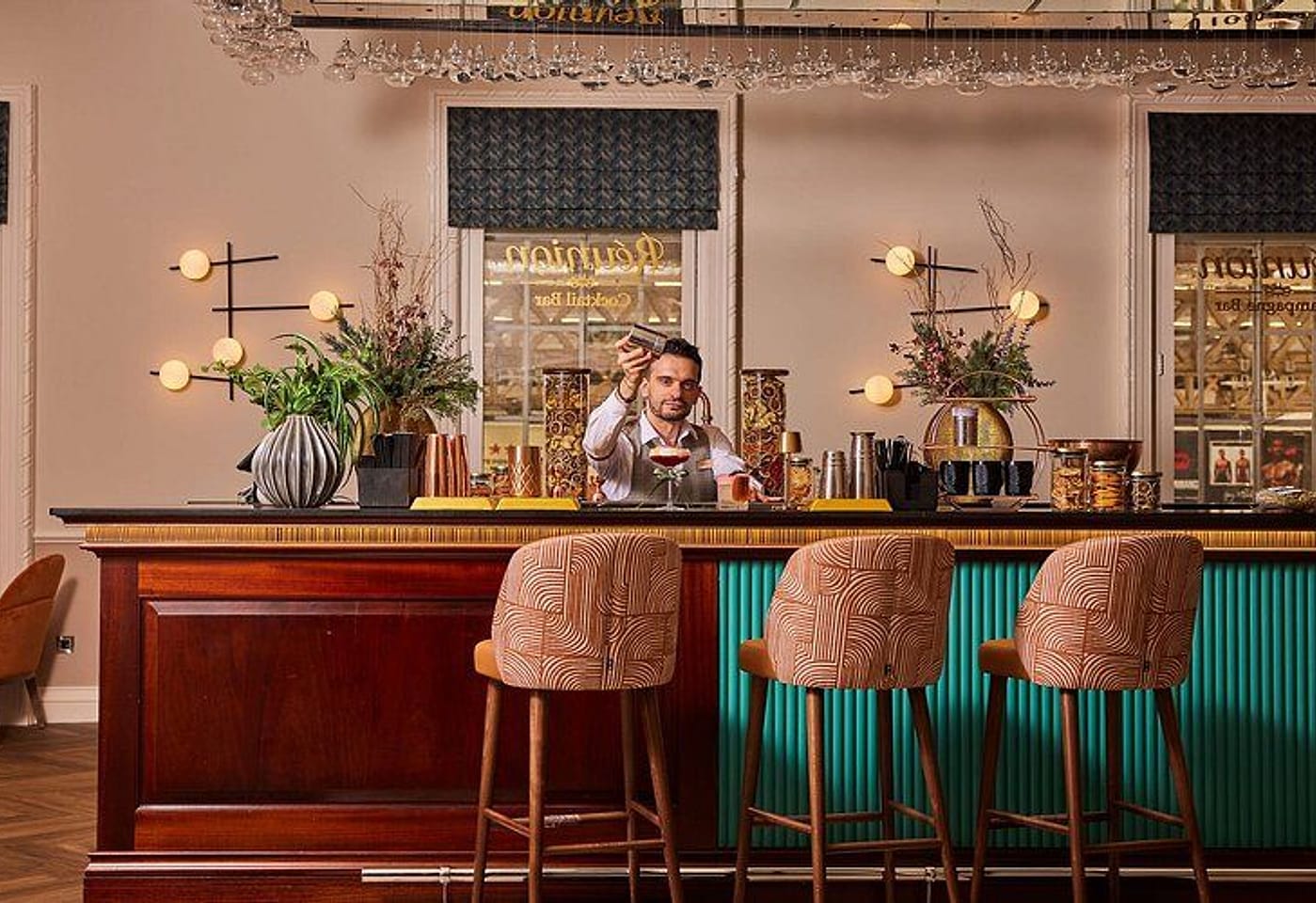 A Victoria bar with lots of history: Réunion Champagne and Cocktail Bar image 2