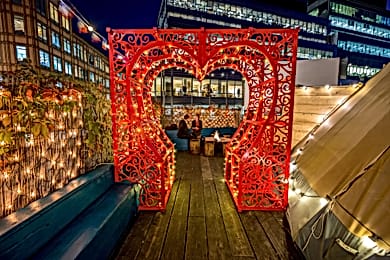 romantic bars brand hero 2