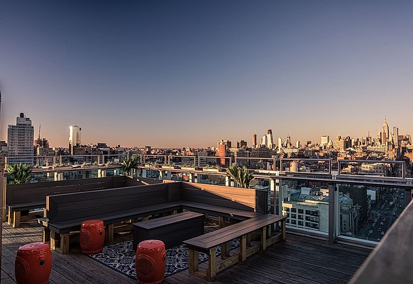 360 views at this Lower Manhattan bar: Rooftop 93 image 2