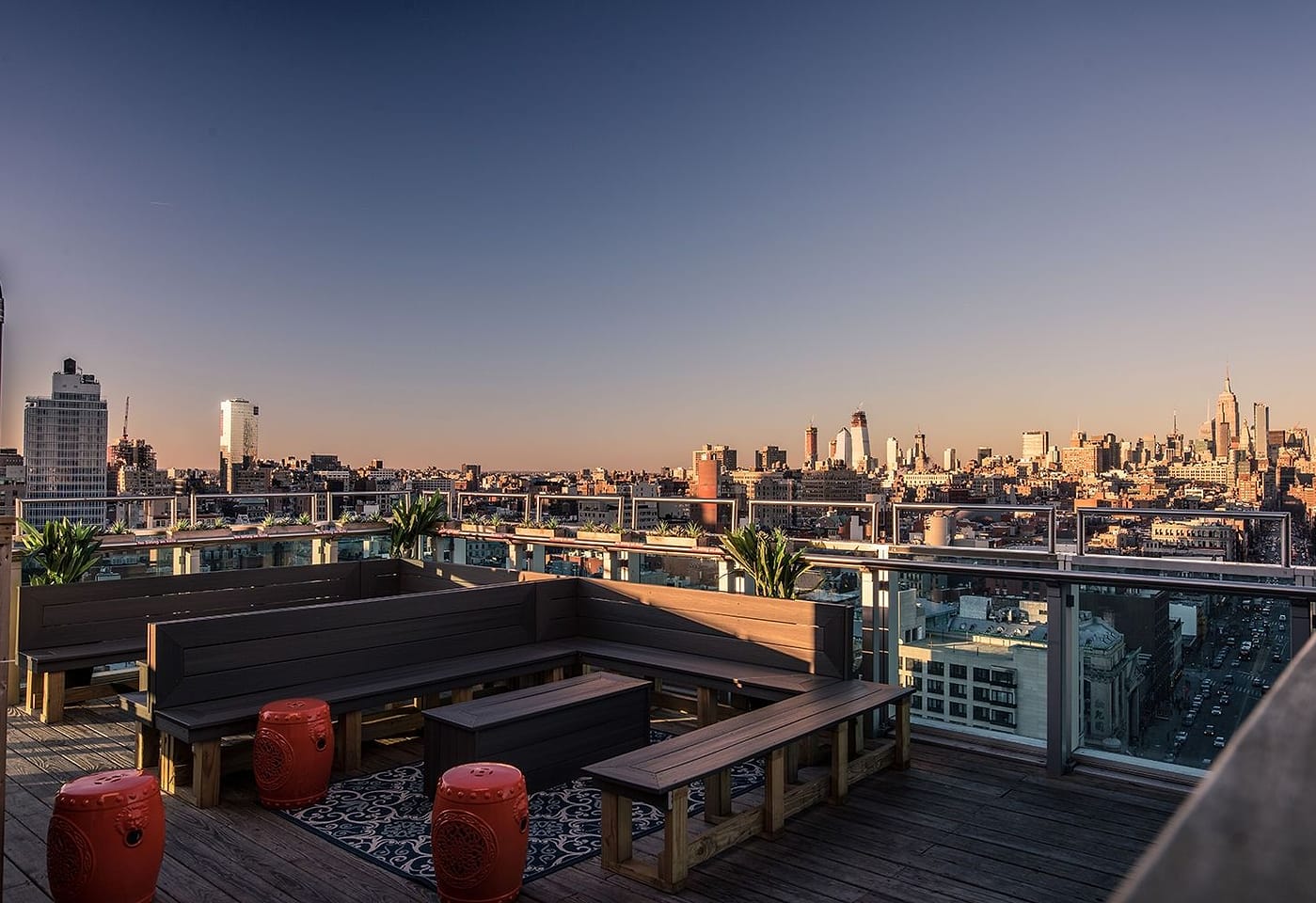 360 views at this Lower Manhattan bar: Rooftop 93 image 2