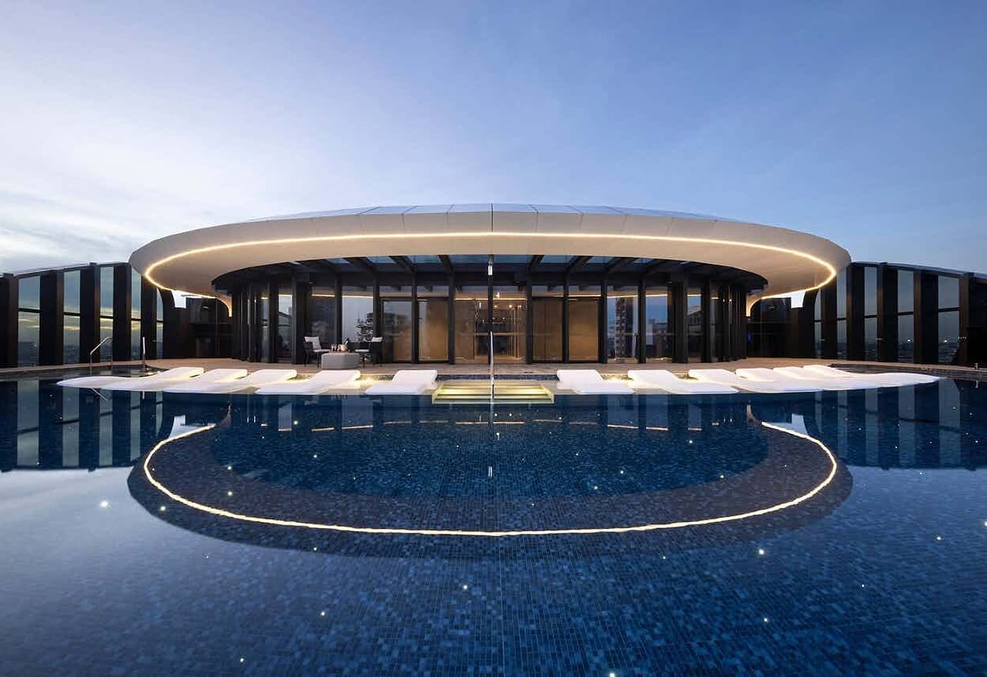 Melbourne Marriott Hotel Docklands | Rooftop Infinity Pool | Venue Hire Melbourne | 1