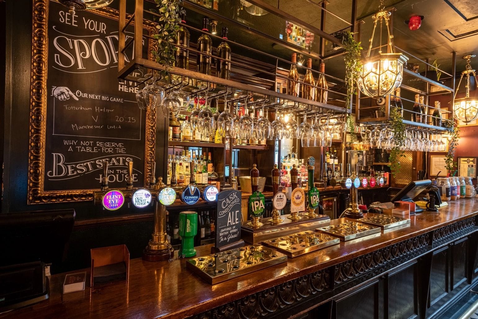 interior of the rose and crown green park bar london