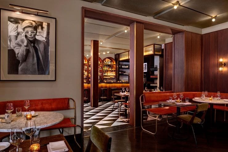 A stylish Italian restaurant: Sant Ambroeus1