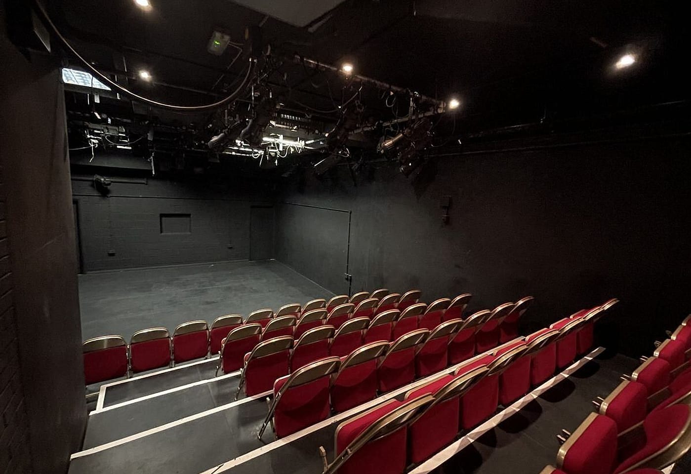 The London rehearsal studio for a West End warm-up: Seven Dials Playhouse1