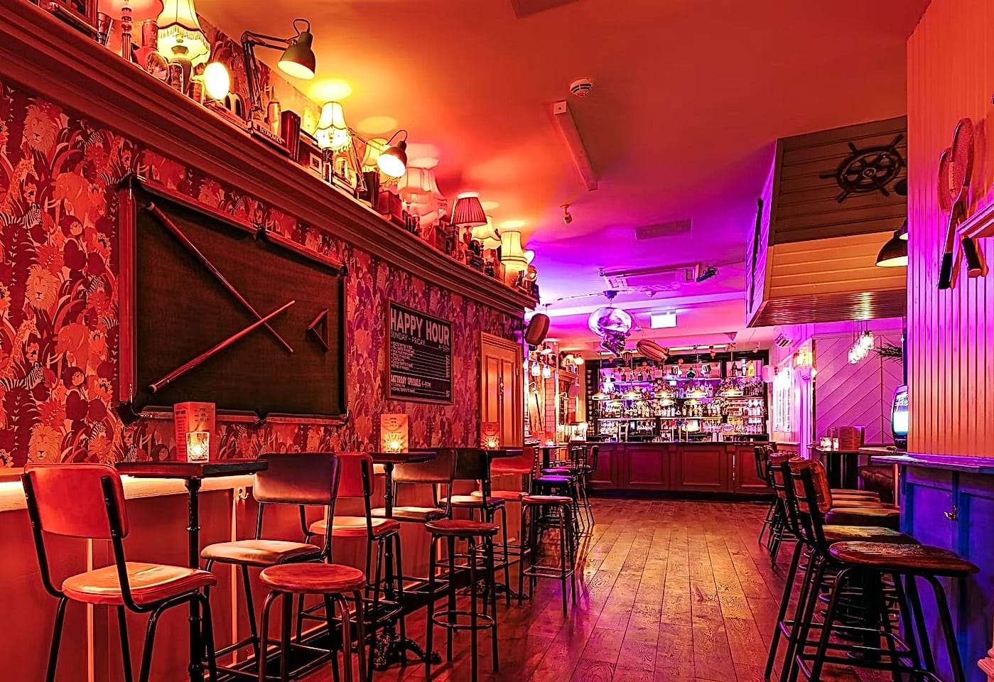 Get your squad ready for this bar: Simmons Farringdon1