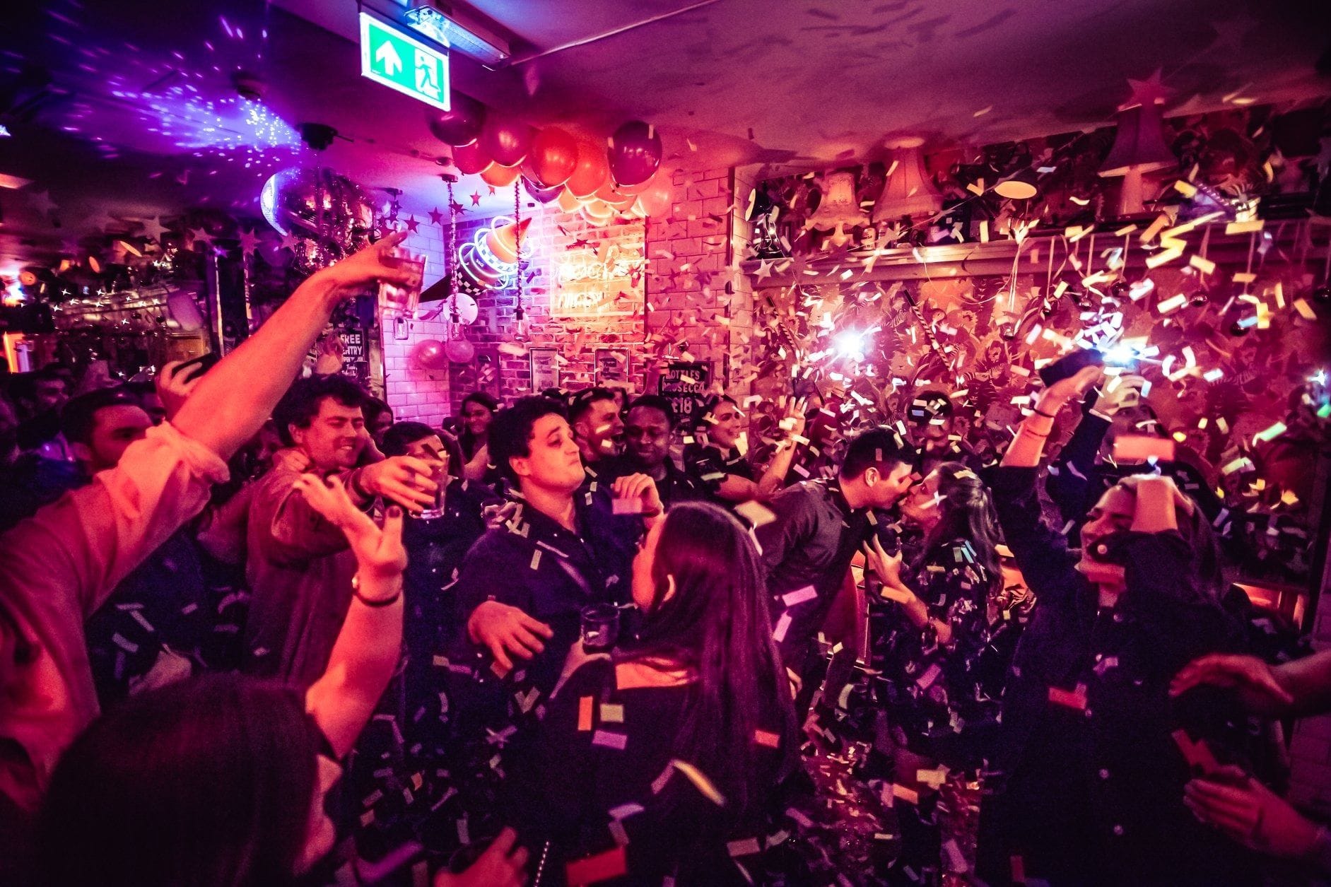 Get your squad ready for this bar: Simmons Farringdon image 2