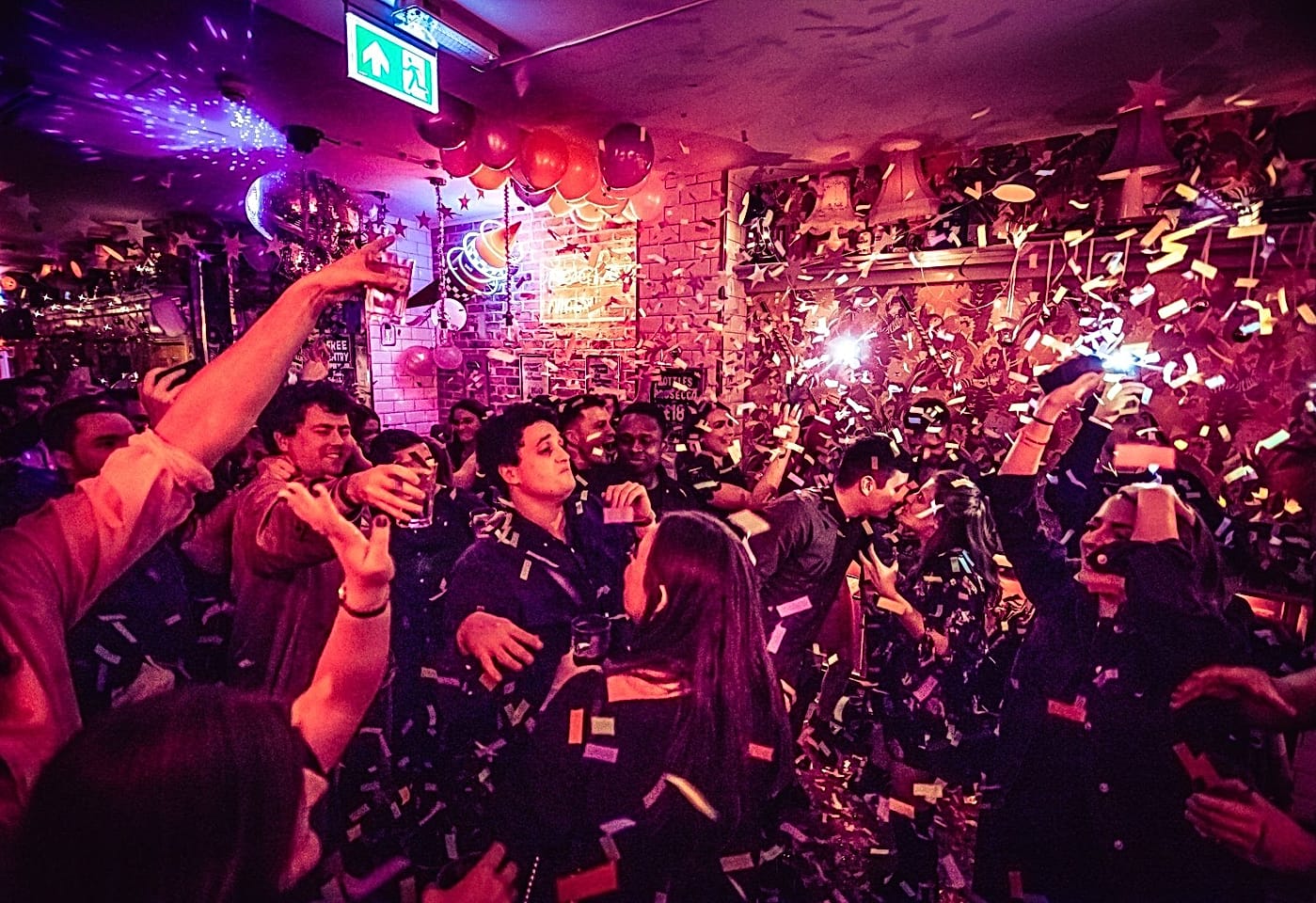 Get your squad ready for this bar: Simmons Farringdon image 2