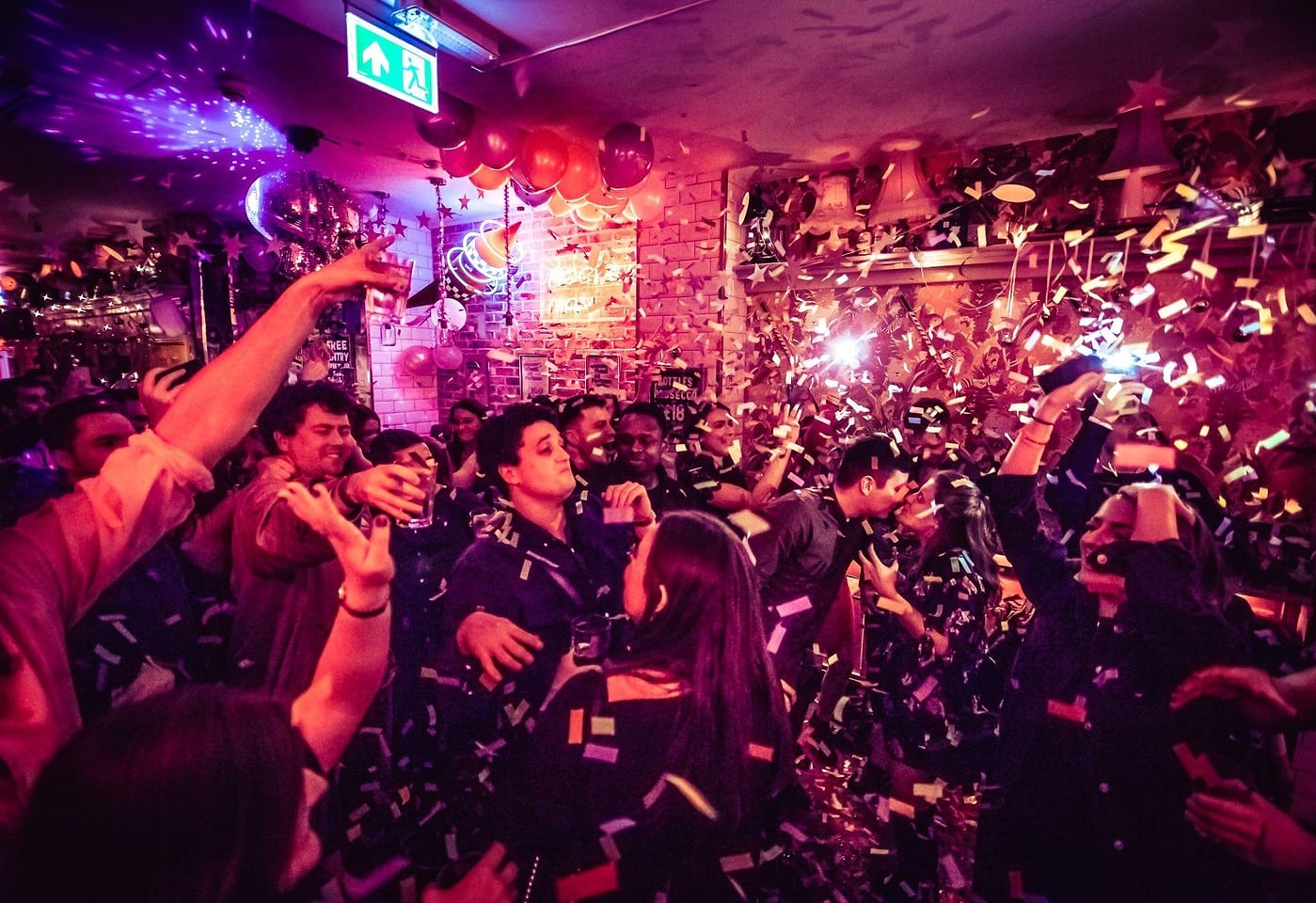 Get your squad ready for this bar: Simmons Farringdon image 2