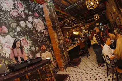 Wii Gii Room - Rooftop, Smoked Garage image 3