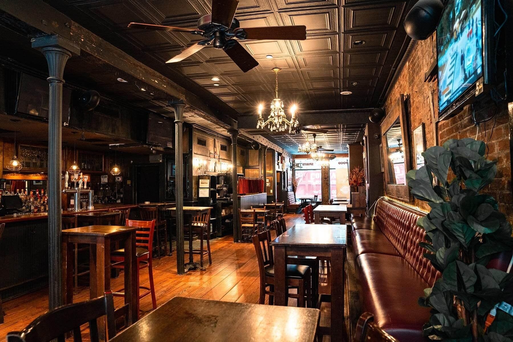 Follow the cobblestone road to this cozy Financial District pub: Stone Street Tavern image 3