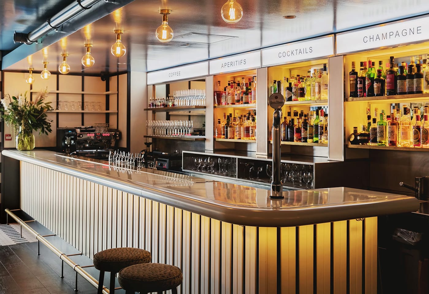 l shaped bar in swift bar shoreditch in old street in london