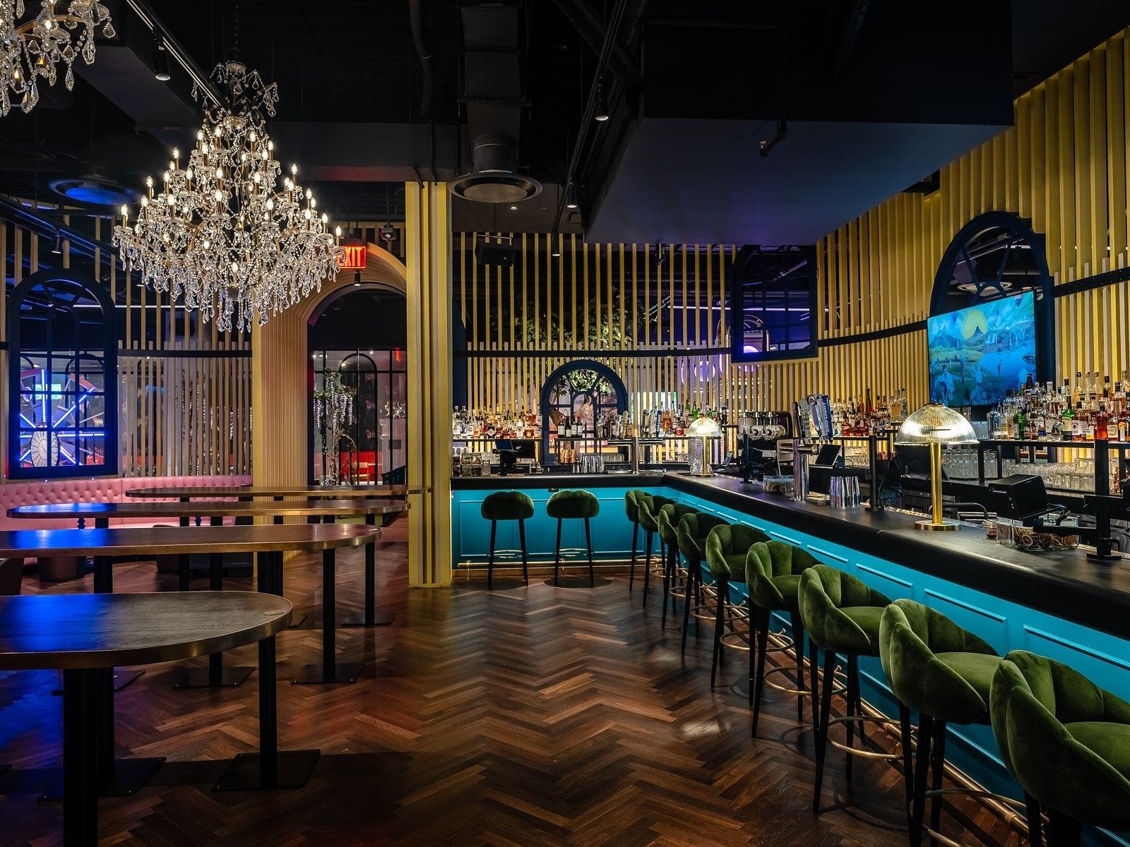 Swingers golf club networking venue Midtown NYC  