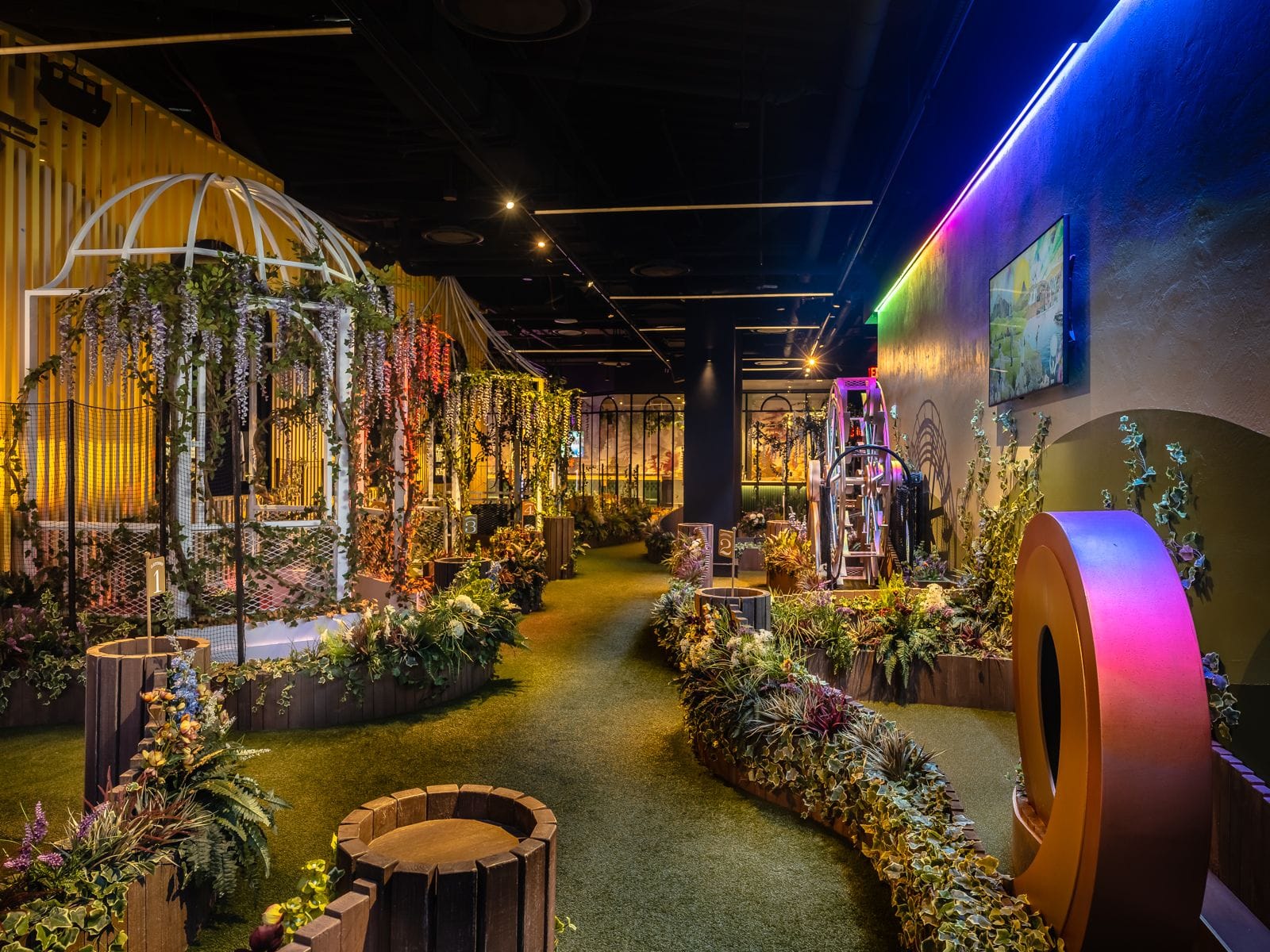 Where Happy Hour meets the 9th hole: Swingers NoMad  image 3