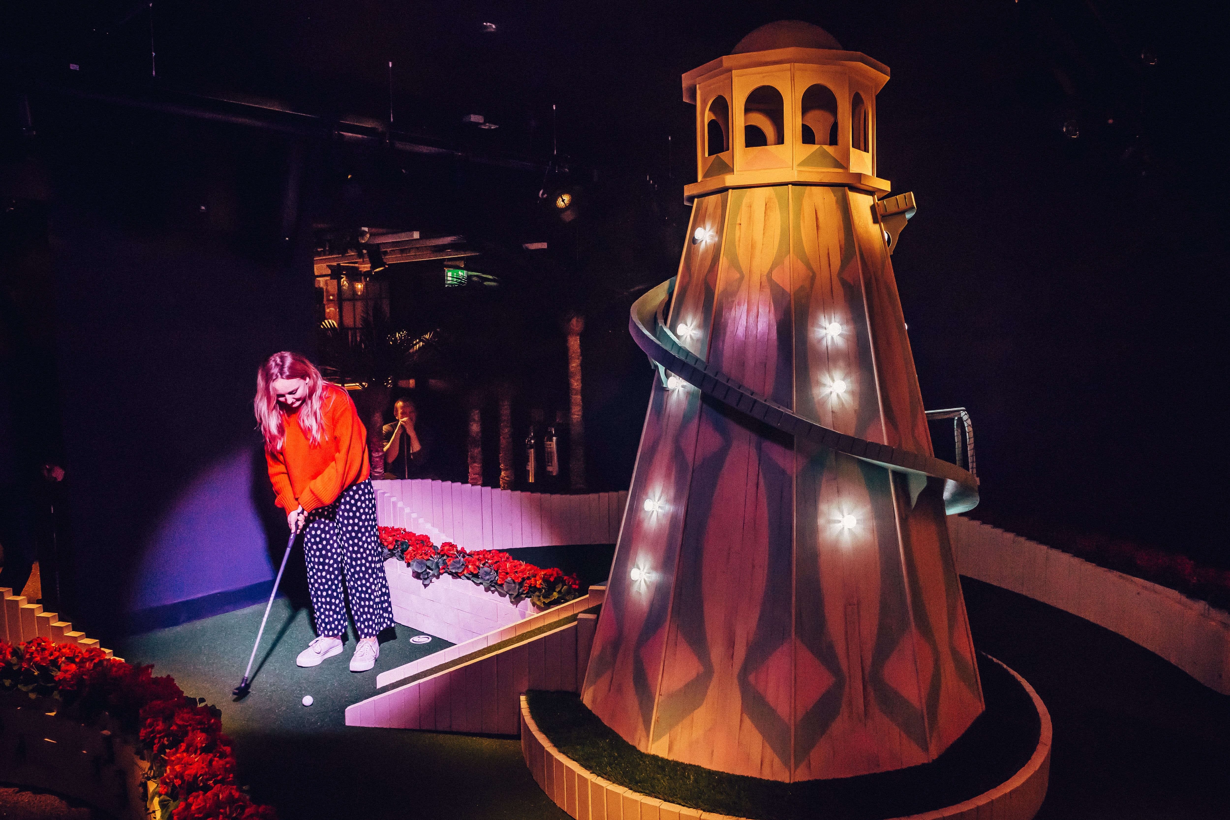 player putting at swingers crazy golf city of london team-building activity venue