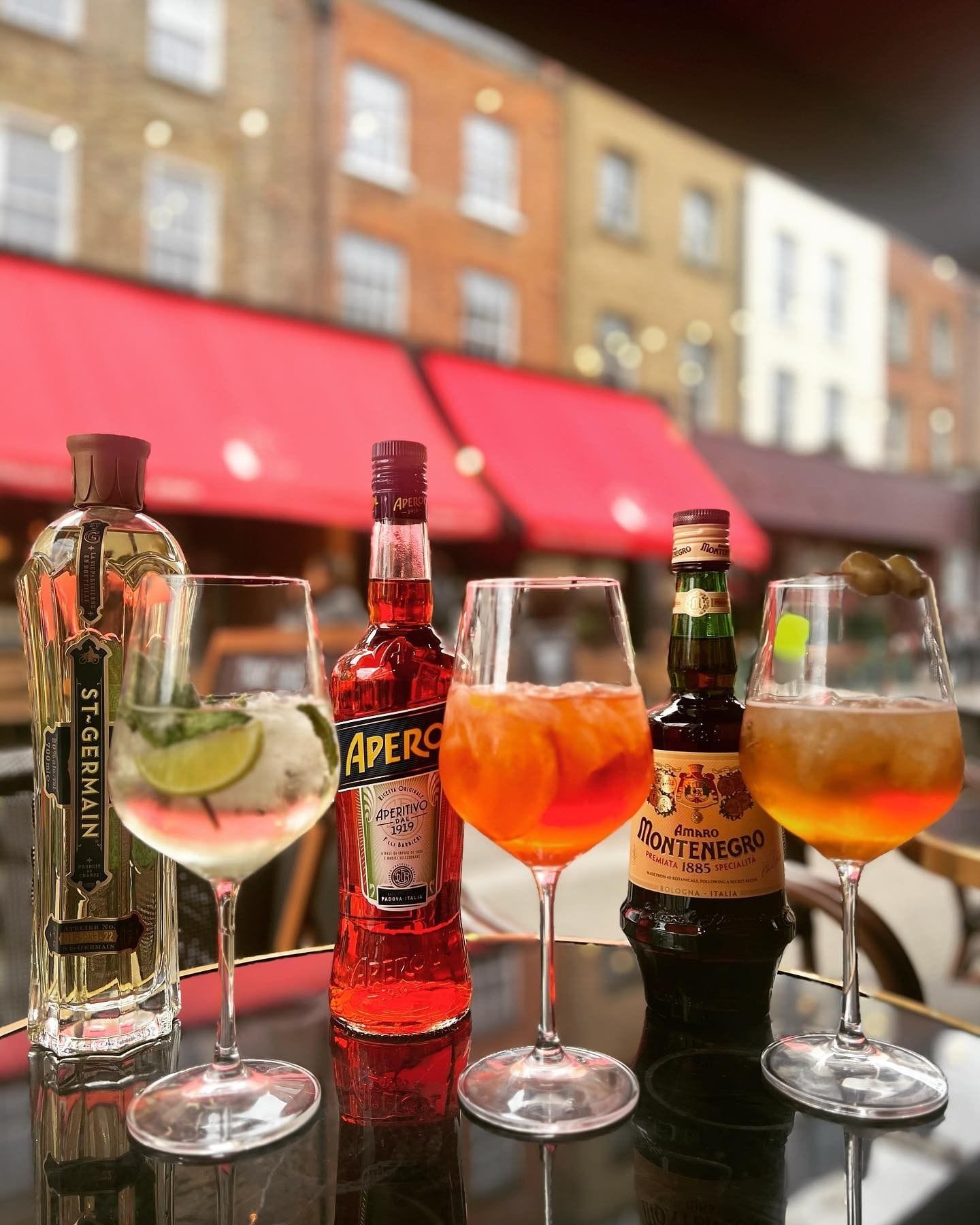 cocktails at tabac cafe clerkenwell bar london