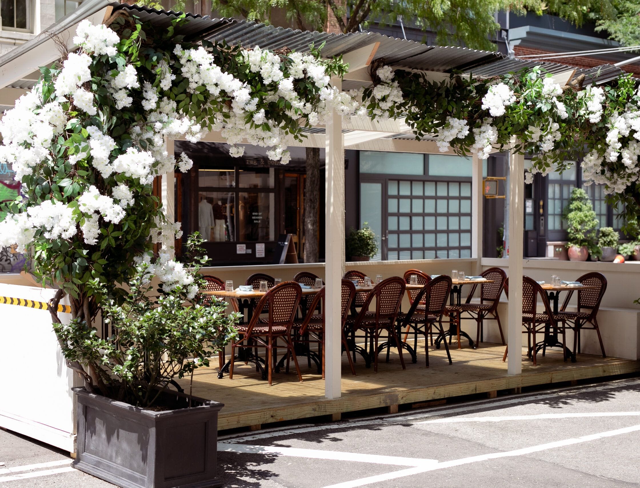 Dine under the Tribeca sun at this outdoor wine bar: Terra image 3