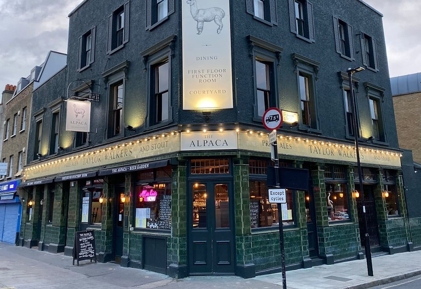 the alpaca angel bar london