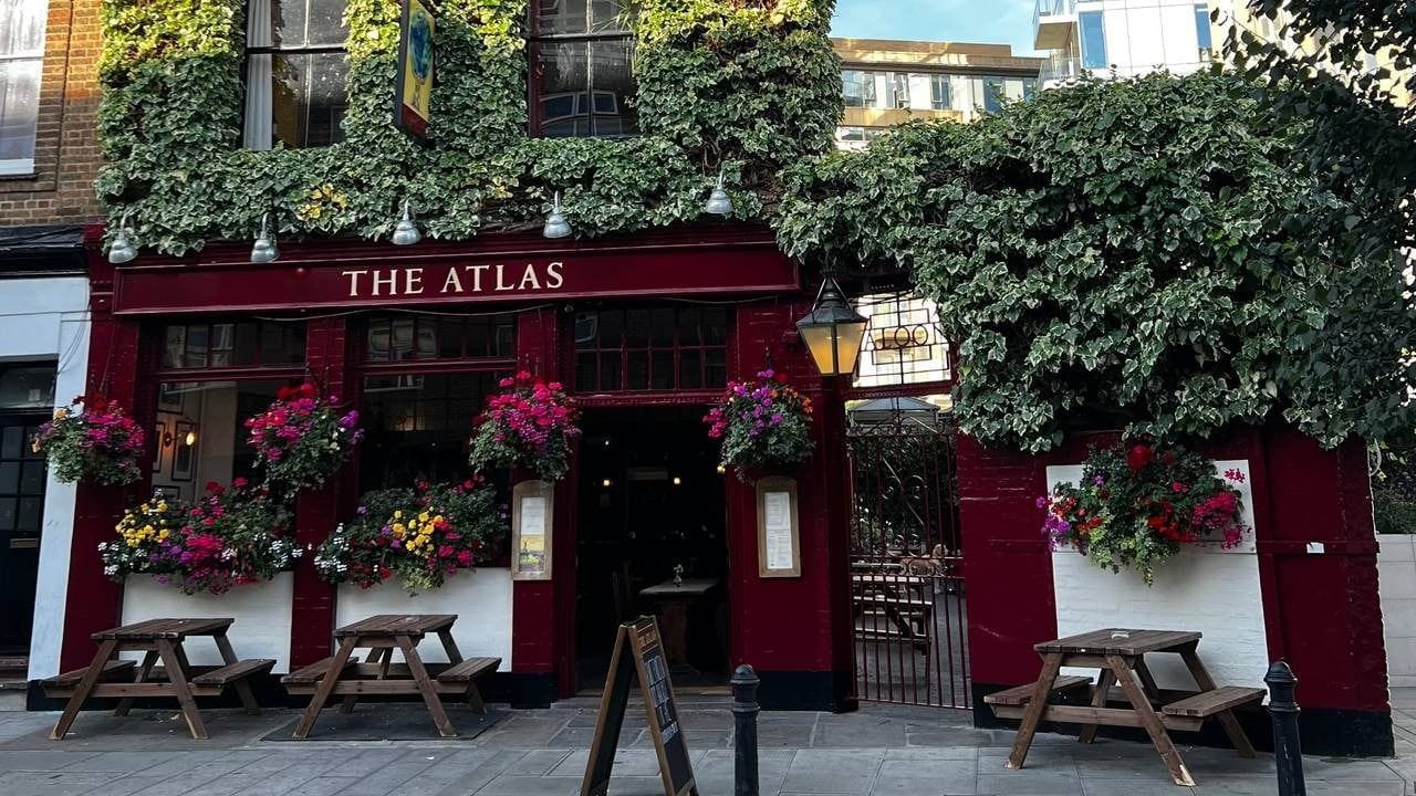 exterior of the atlas earls court london bar