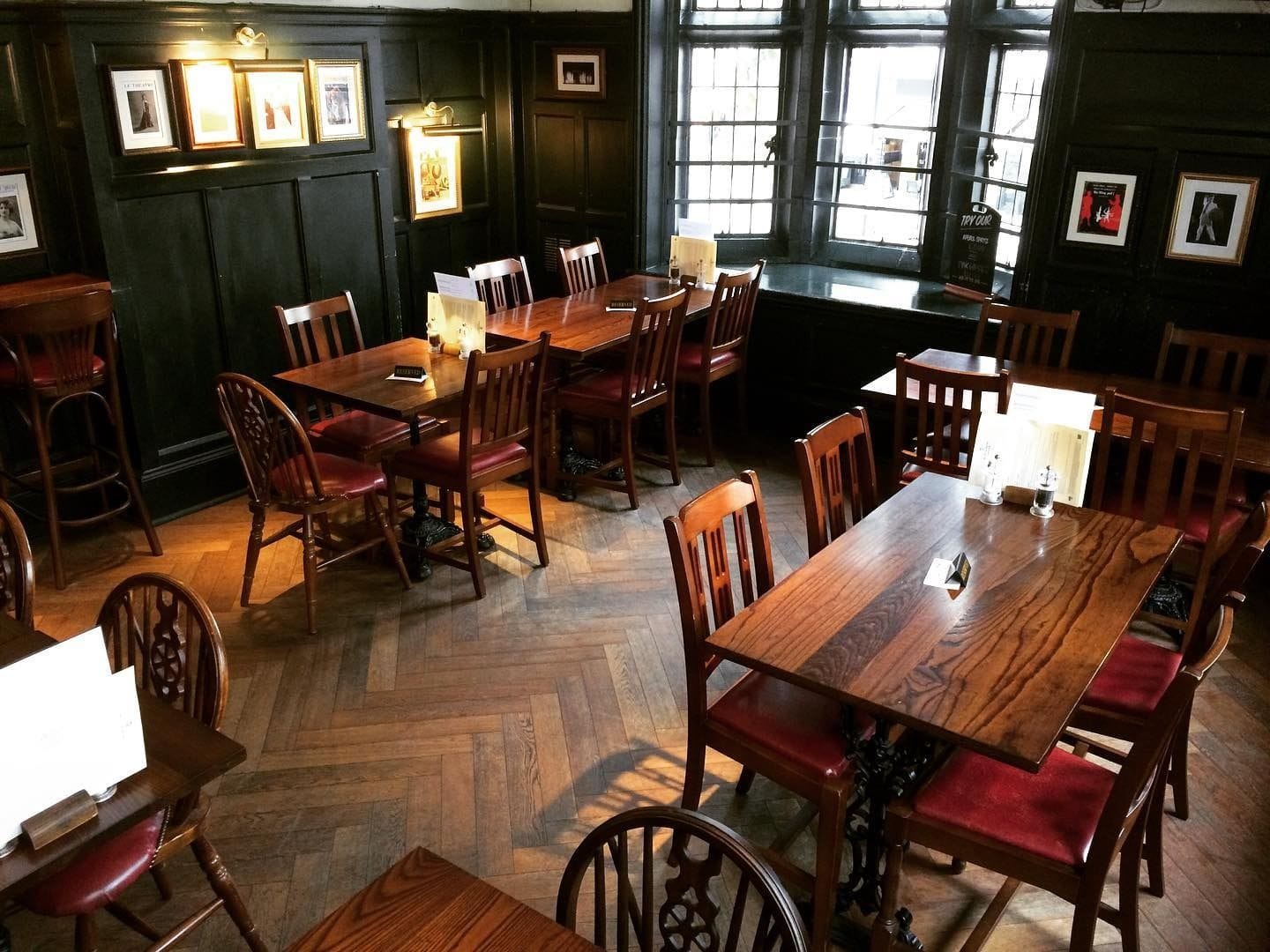 interior of the bloomsbury tavern bloomsbury bar